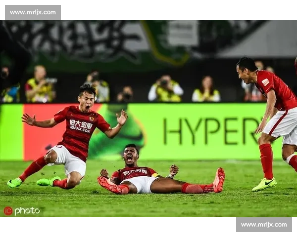 豪门对决鏖战九十分钟上演绝杀逆转点燃全场激情与荣耀梦想